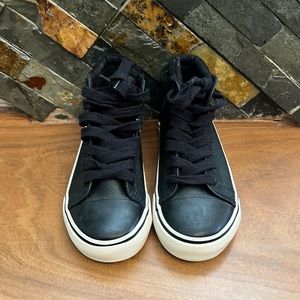 NWOT High top black sneakers